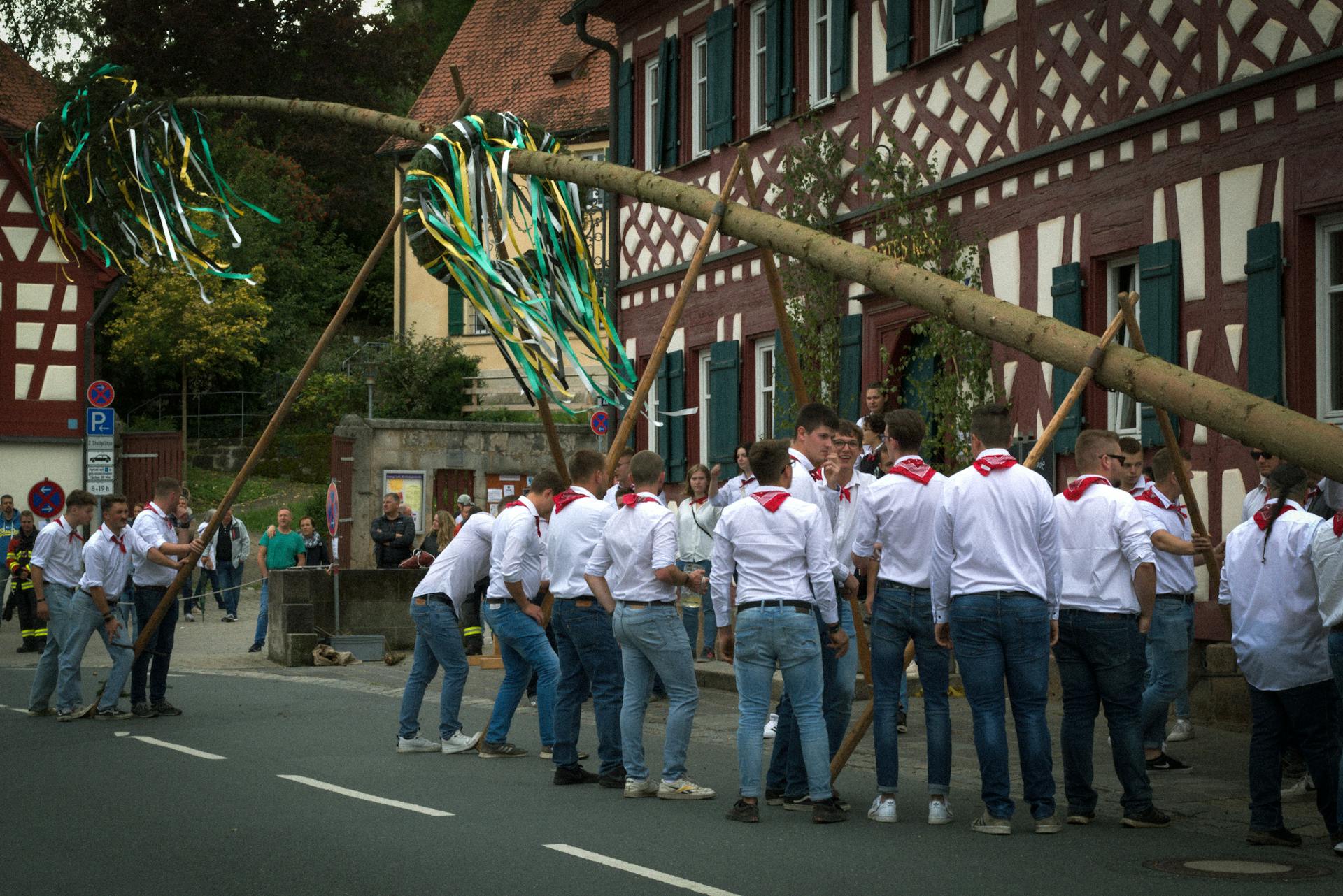 Wir wünschen Ihnen einen schönen Mai-Feiertag!
